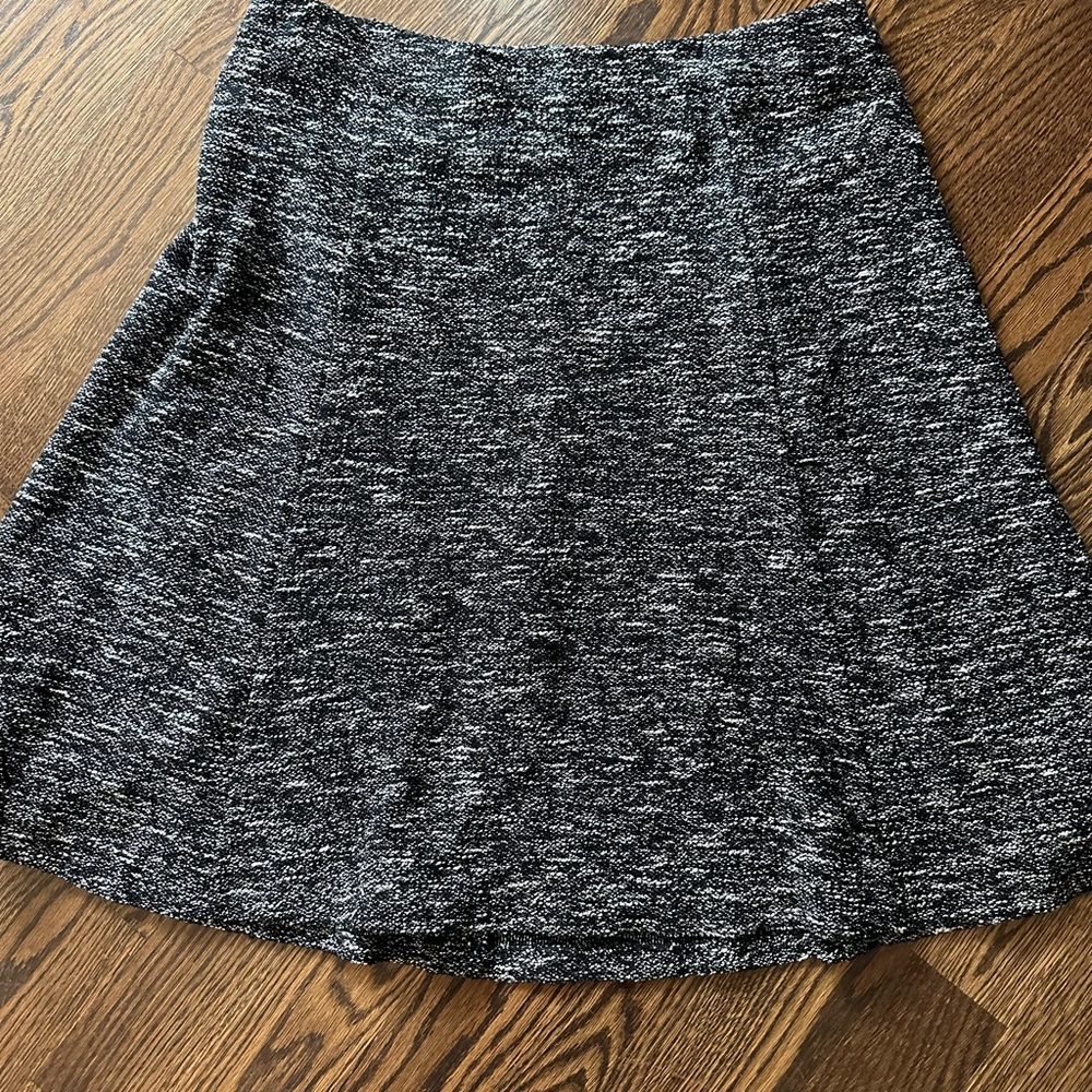 ⭐️NWT⭐️. Talbots black and white skirt. Size 16.